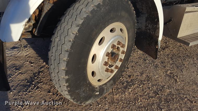 image for item BJ9805 2000 Peterbilt 378 semi truck