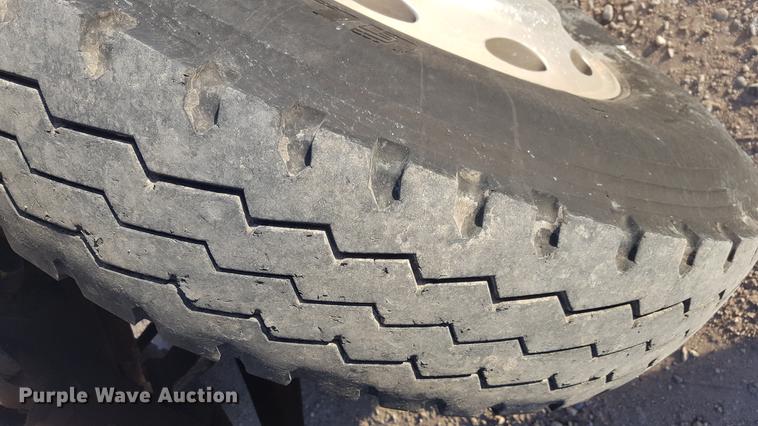 image for item BJ9805 2000 Peterbilt 378 semi truck