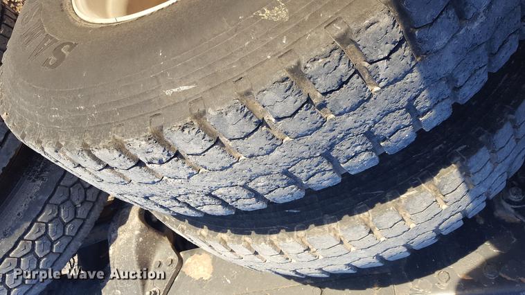 image for item BJ9805 2000 Peterbilt 378 semi truck