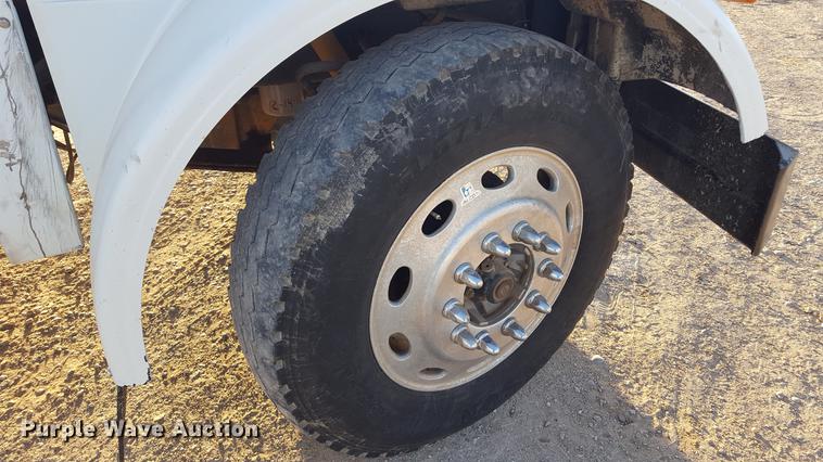 image for item BJ9805 2000 Peterbilt 378 semi truck