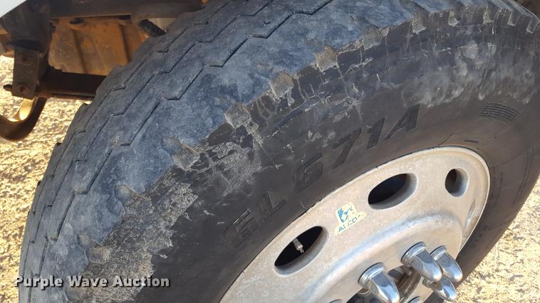 image for item BJ9805 2000 Peterbilt 378 semi truck