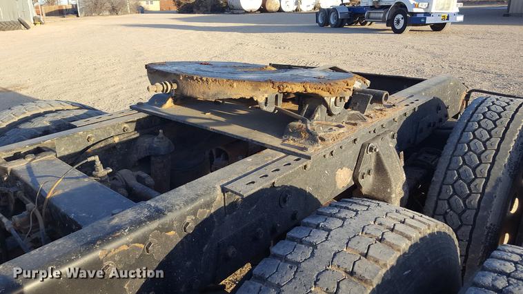 image for item BJ9805 2000 Peterbilt 378 semi truck