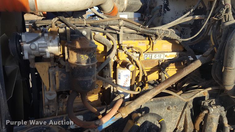 image for item BJ9805 2000 Peterbilt 378 semi truck