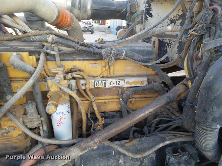 image for item BJ9805 2000 Peterbilt 378 semi truck