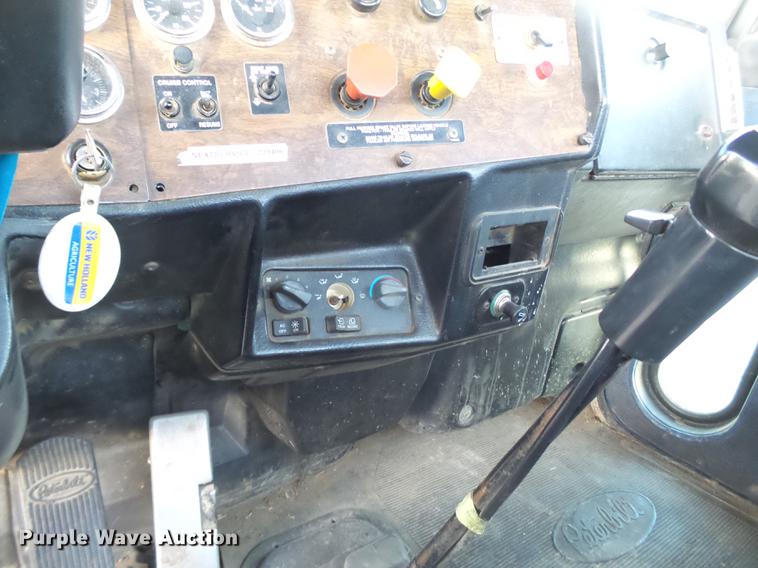 image for item BJ9805 2000 Peterbilt 378 semi truck