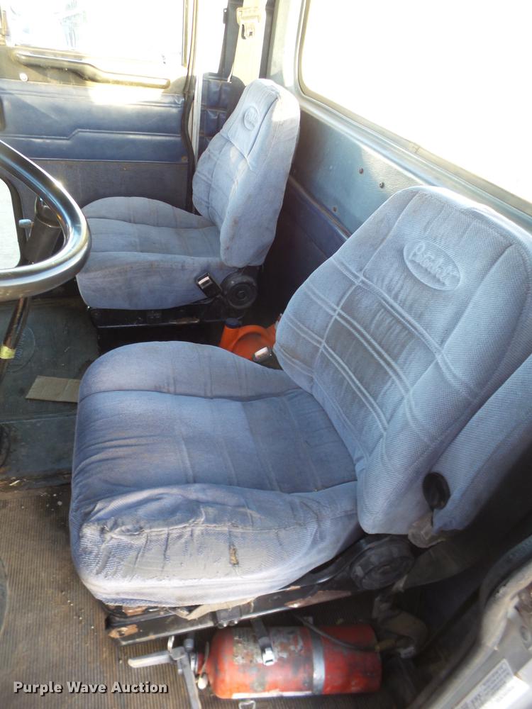 image for item BJ9805 2000 Peterbilt 378 semi truck