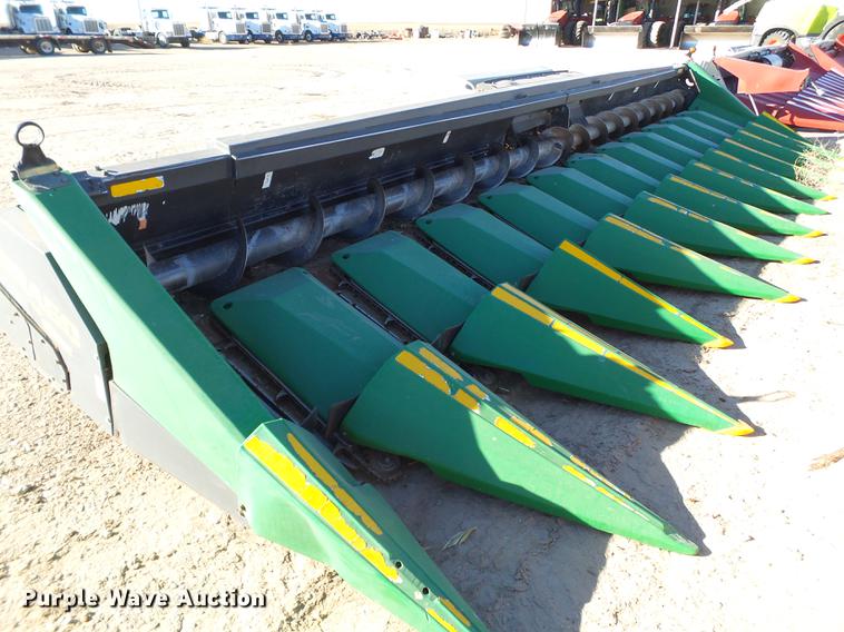 image for item BJ9813 2005 Drago N12 corn head