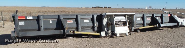 image for item BJ9813 2005 Drago N12 corn head