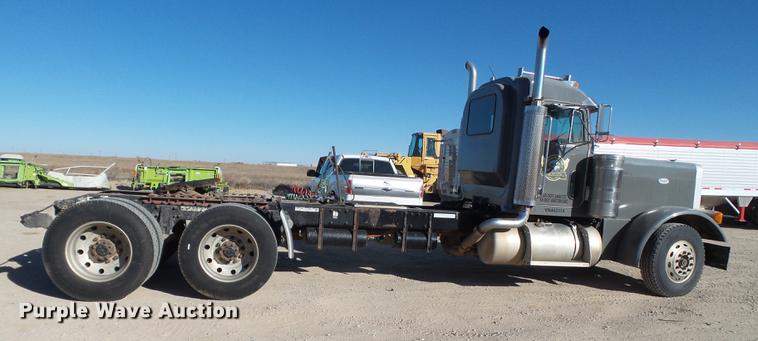 image for item BJ9820 1997 Peterbilt 379 semi truck