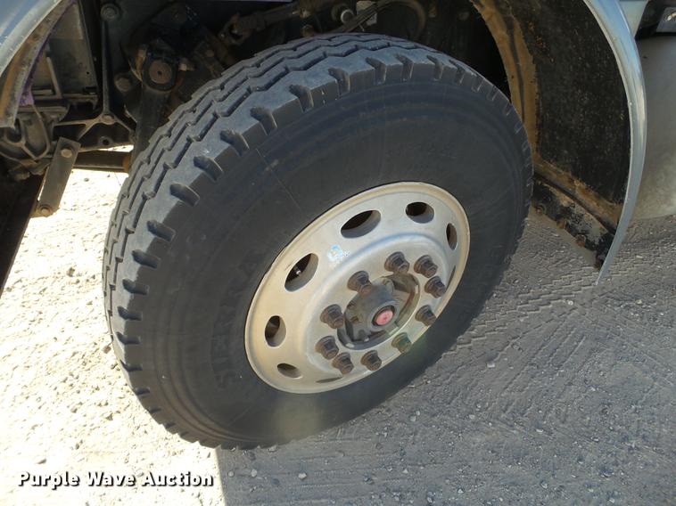 image for item BJ9820 1997 Peterbilt 379 semi truck