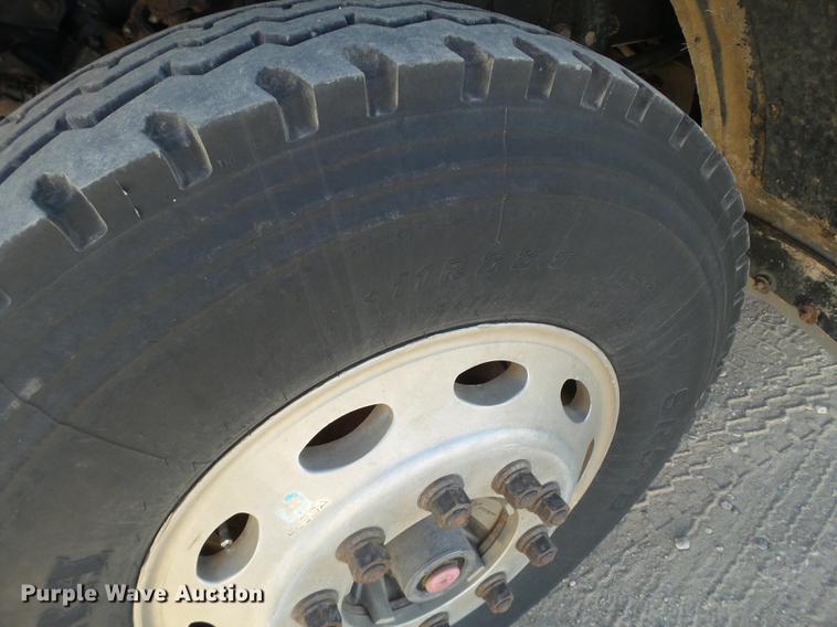 image for item BJ9820 1997 Peterbilt 379 semi truck