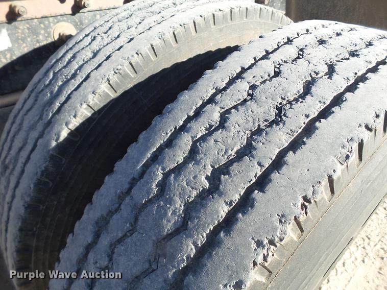 image for item BJ9820 1997 Peterbilt 379 semi truck