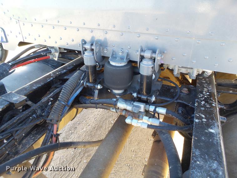 image for item BJ9820 1997 Peterbilt 379 semi truck