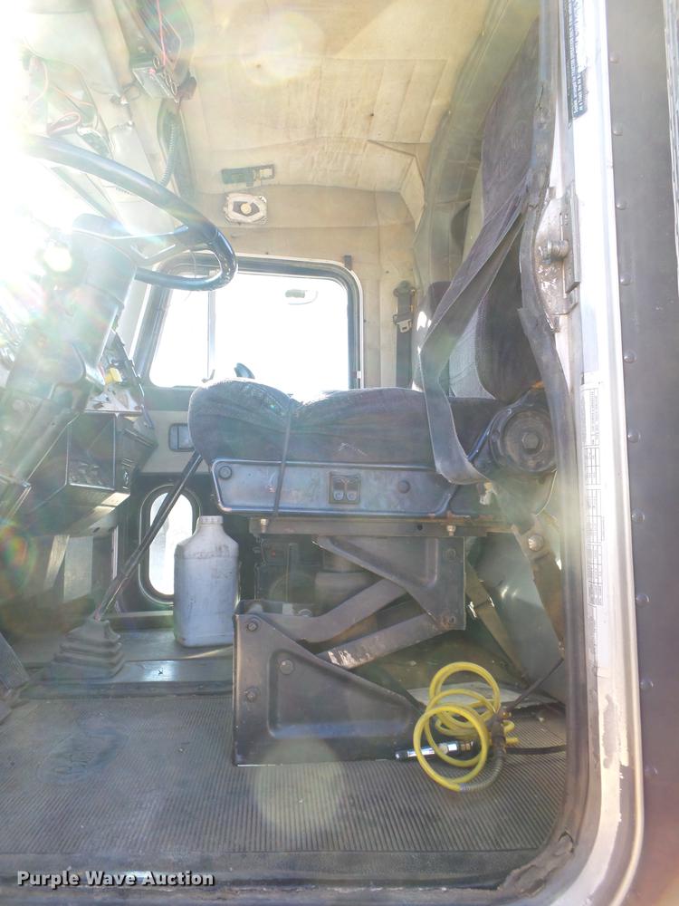 image for item BJ9820 1997 Peterbilt 379 semi truck