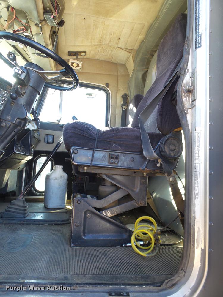 image for item BJ9820 1997 Peterbilt 379 semi truck