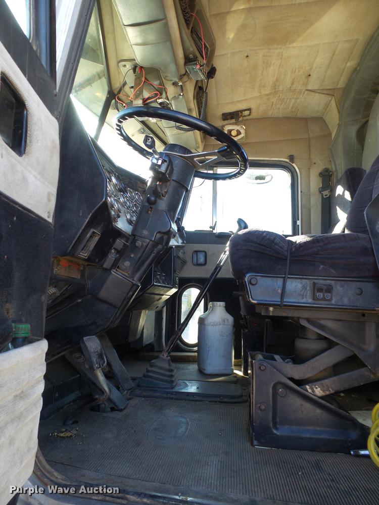 image for item BJ9820 1997 Peterbilt 379 semi truck