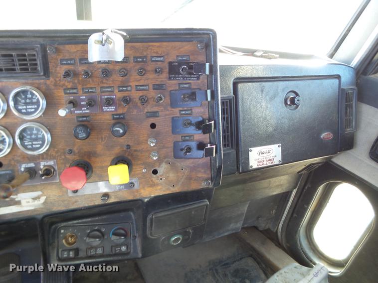image for item BJ9820 1997 Peterbilt 379 semi truck