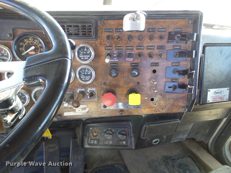 image for item BJ9820 1997 Peterbilt 379 semi truck