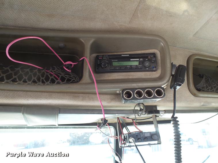 image for item BJ9820 1997 Peterbilt 379 semi truck