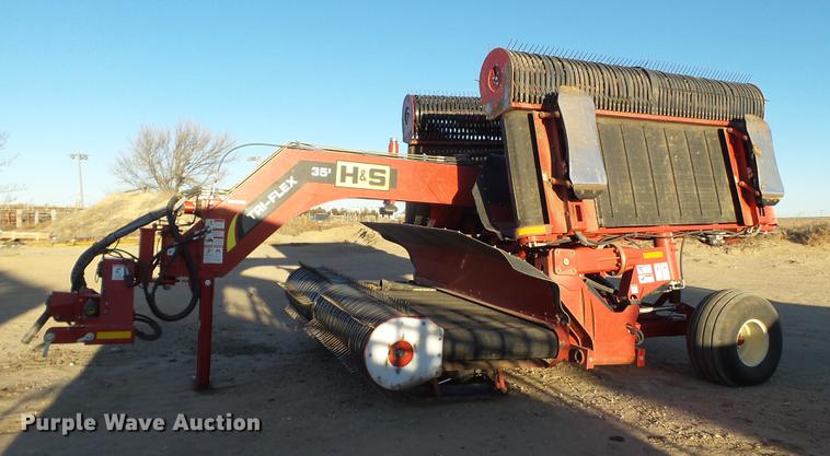 image for item BJ9824 2015 H&S TFM2135 Tri-Flex hay merger