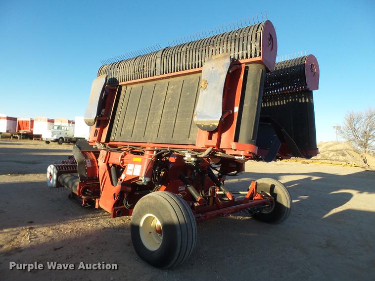 image for item BJ9824 2015 H&S TFM2135 Tri-Flex hay merger