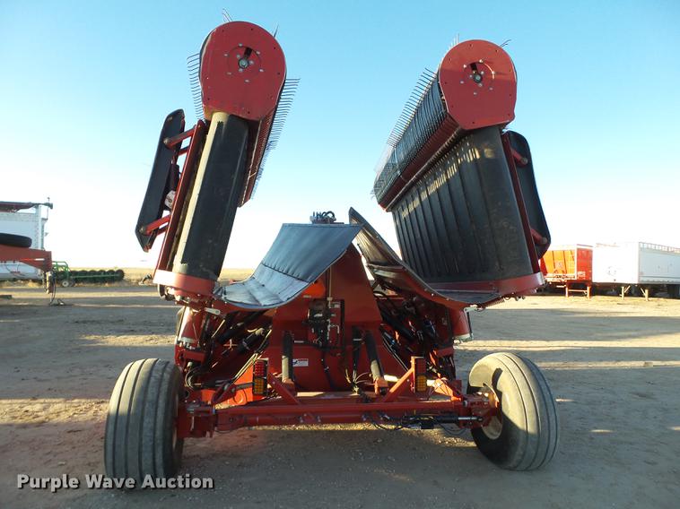 image for item BJ9824 2015 H&S TFM2135 Tri-Flex hay merger