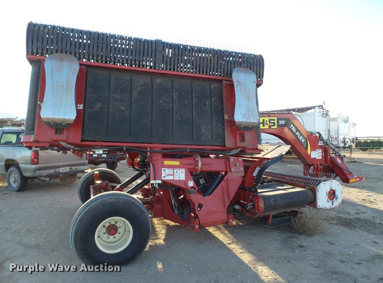 image for item BJ9824 2015 H&S TFM2135 Tri-Flex hay merger