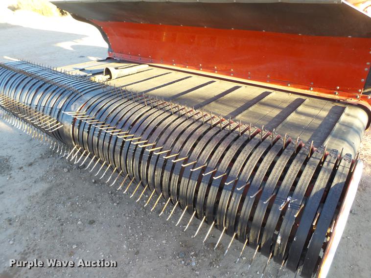 image for item BJ9824 2015 H&S TFM2135 Tri-Flex hay merger