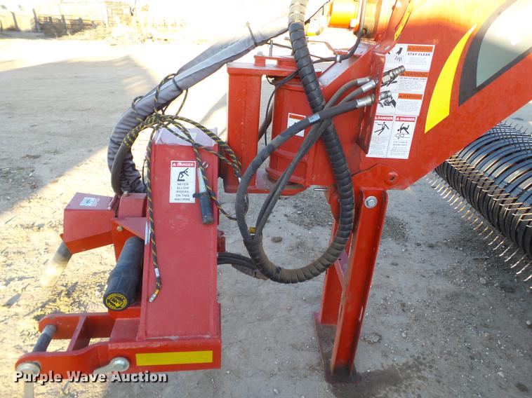 image for item BJ9824 2015 H&S TFM2135 Tri-Flex hay merger