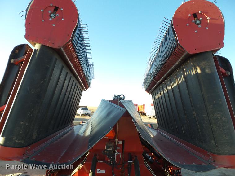 image for item BJ9824 2015 H&S TFM2135 Tri-Flex hay merger