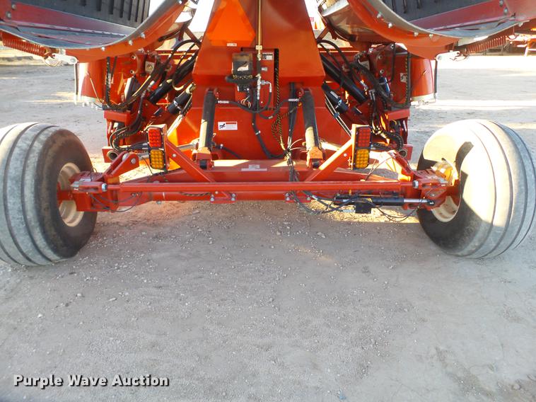 image for item BJ9824 2015 H&S TFM2135 Tri-Flex hay merger