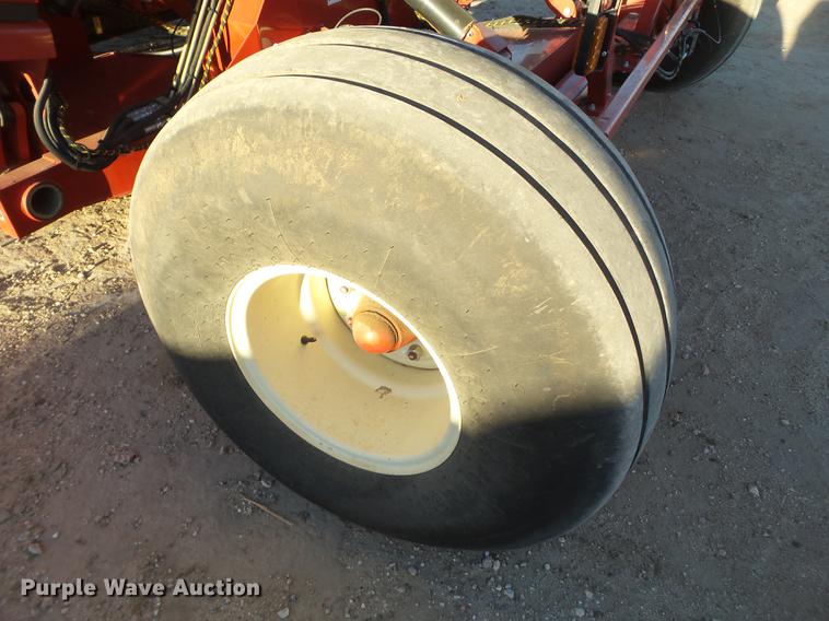 image for item BJ9824 2015 H&S TFM2135 Tri-Flex hay merger