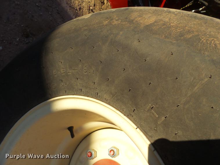 image for item BJ9824 2015 H&S TFM2135 Tri-Flex hay merger