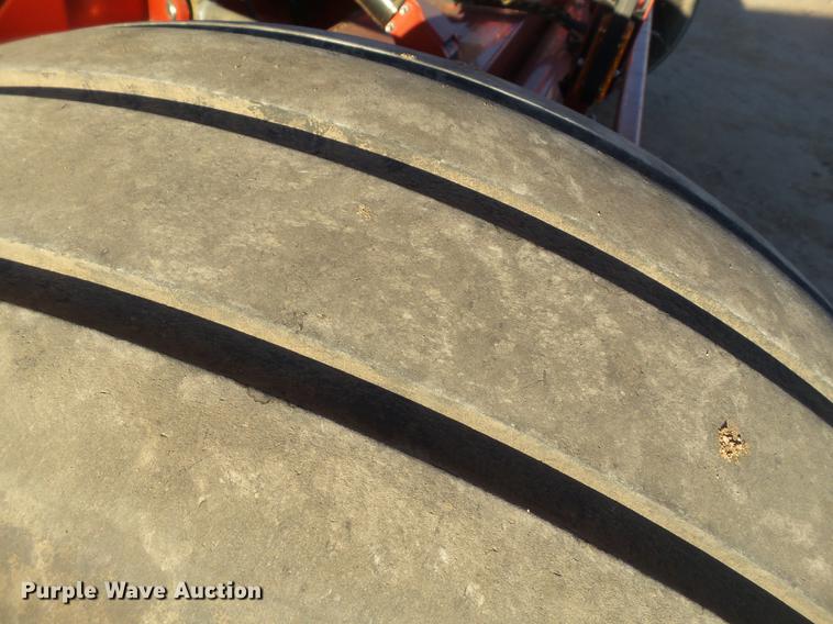 image for item BJ9824 2015 H&S TFM2135 Tri-Flex hay merger