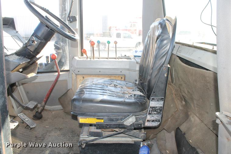 image for item BJ9829 1990 Ford 976 Versatile Designation 6 4WD tractor