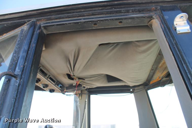 image for item BJ9829 1990 Ford 976 Versatile Designation 6 4WD tractor