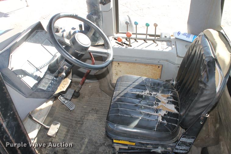 image for item BJ9829 1990 Ford 976 Versatile Designation 6 4WD tractor