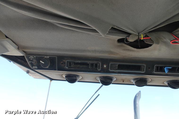 image for item BJ9829 1990 Ford 976 Versatile Designation 6 4WD tractor