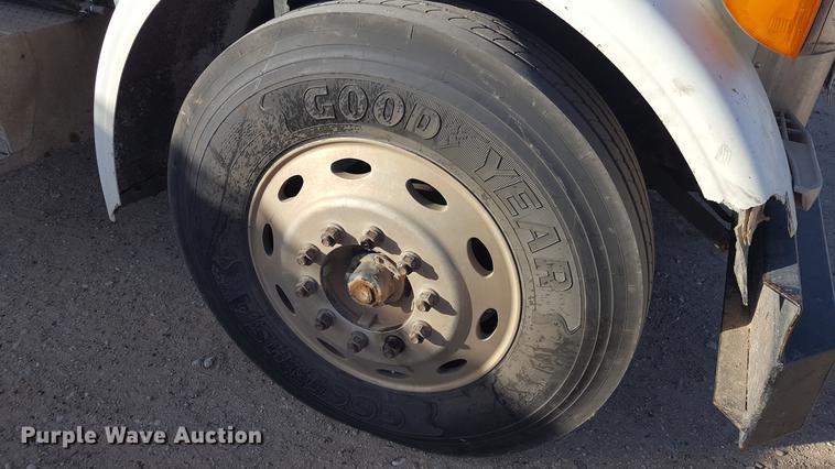 image for item BJ9834 1998 Peterbilt 378 semi truck