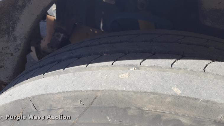 image for item BJ9834 1998 Peterbilt 378 semi truck