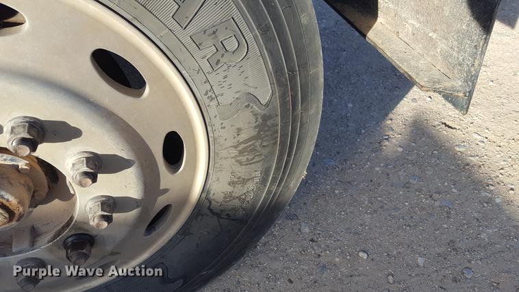 image for item BJ9834 1998 Peterbilt 378 semi truck