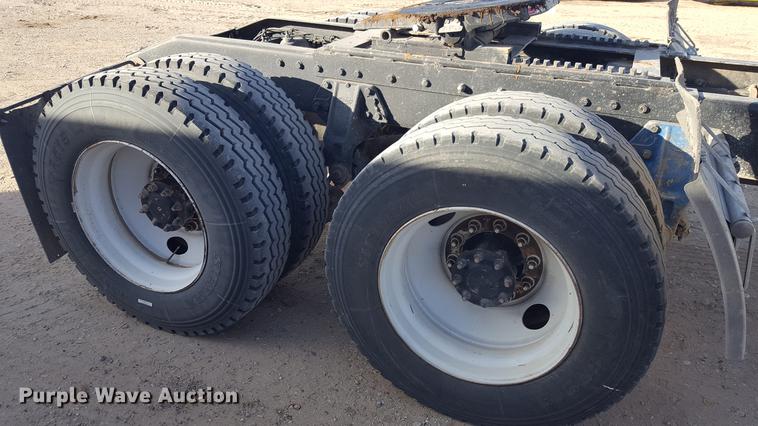 image for item BJ9834 1998 Peterbilt 378 semi truck