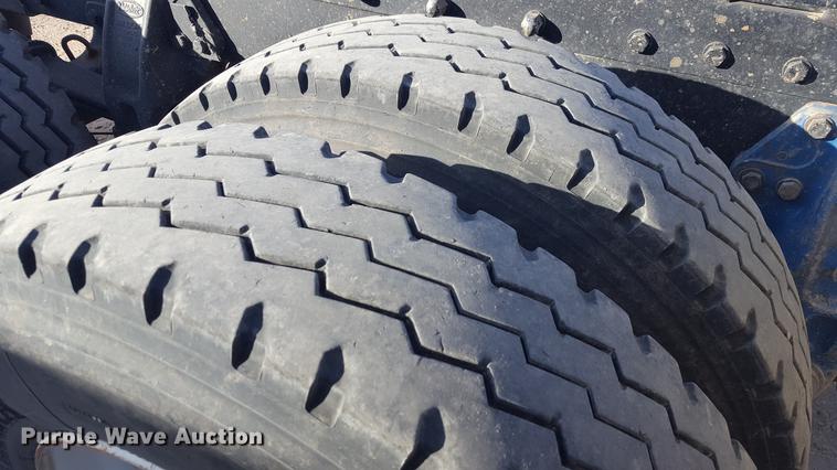 image for item BJ9834 1998 Peterbilt 378 semi truck