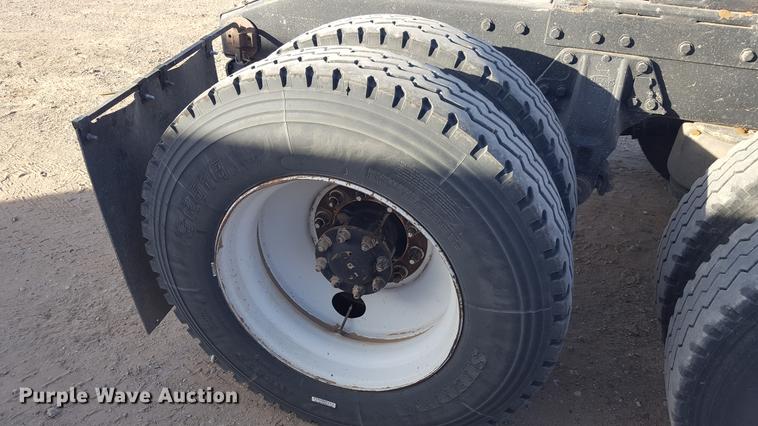 image for item BJ9834 1998 Peterbilt 378 semi truck