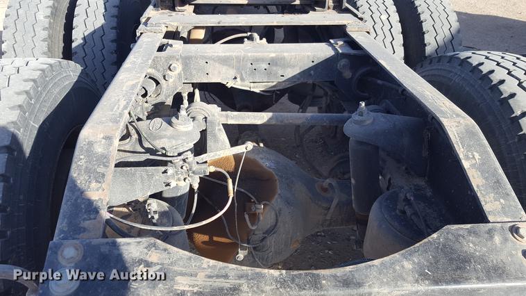 image for item BJ9834 1998 Peterbilt 378 semi truck