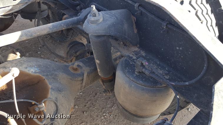 image for item BJ9834 1998 Peterbilt 378 semi truck