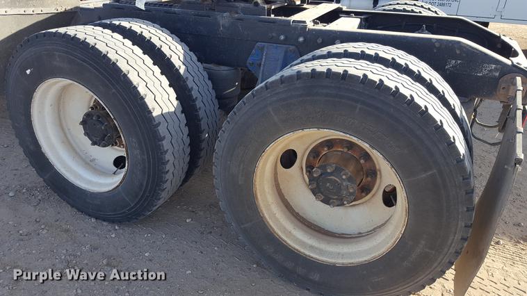 image for item BJ9834 1998 Peterbilt 378 semi truck