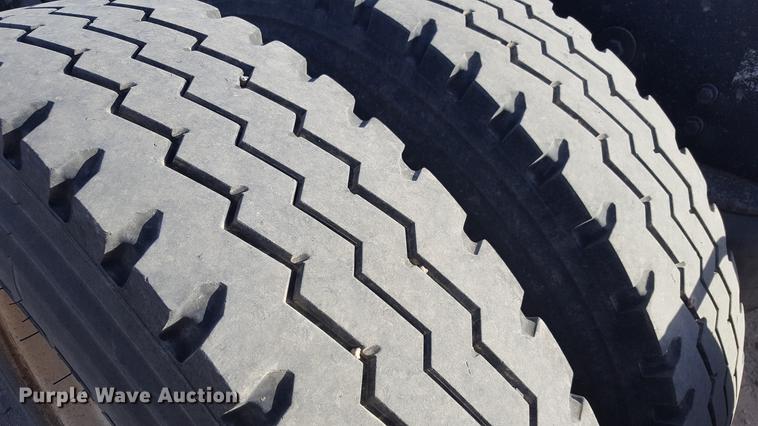 image for item BJ9834 1998 Peterbilt 378 semi truck