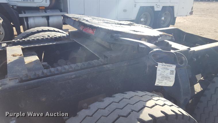 image for item BJ9834 1998 Peterbilt 378 semi truck