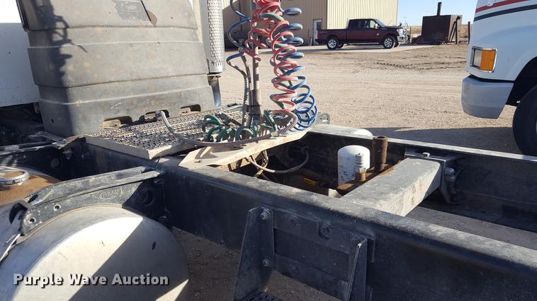 image for item BJ9834 1998 Peterbilt 378 semi truck